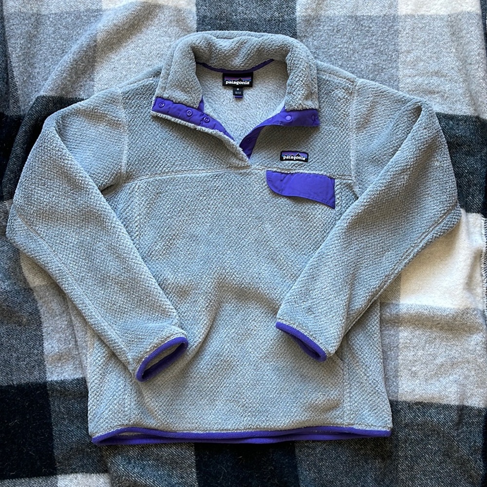 Plushy Patagonia sweater with snaps